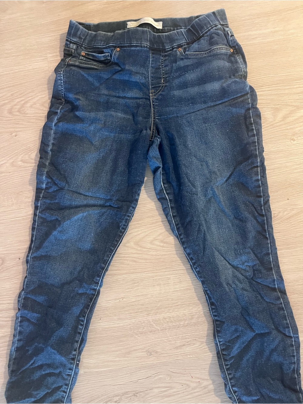 LEVI PULL ON SKINNY JEANS size XL/14